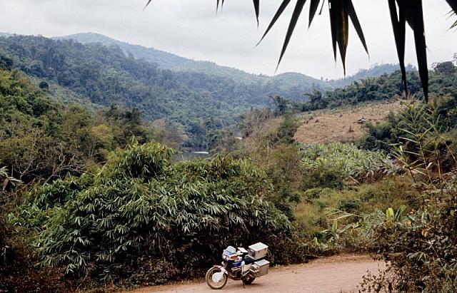 62 laos nord boat landing2007